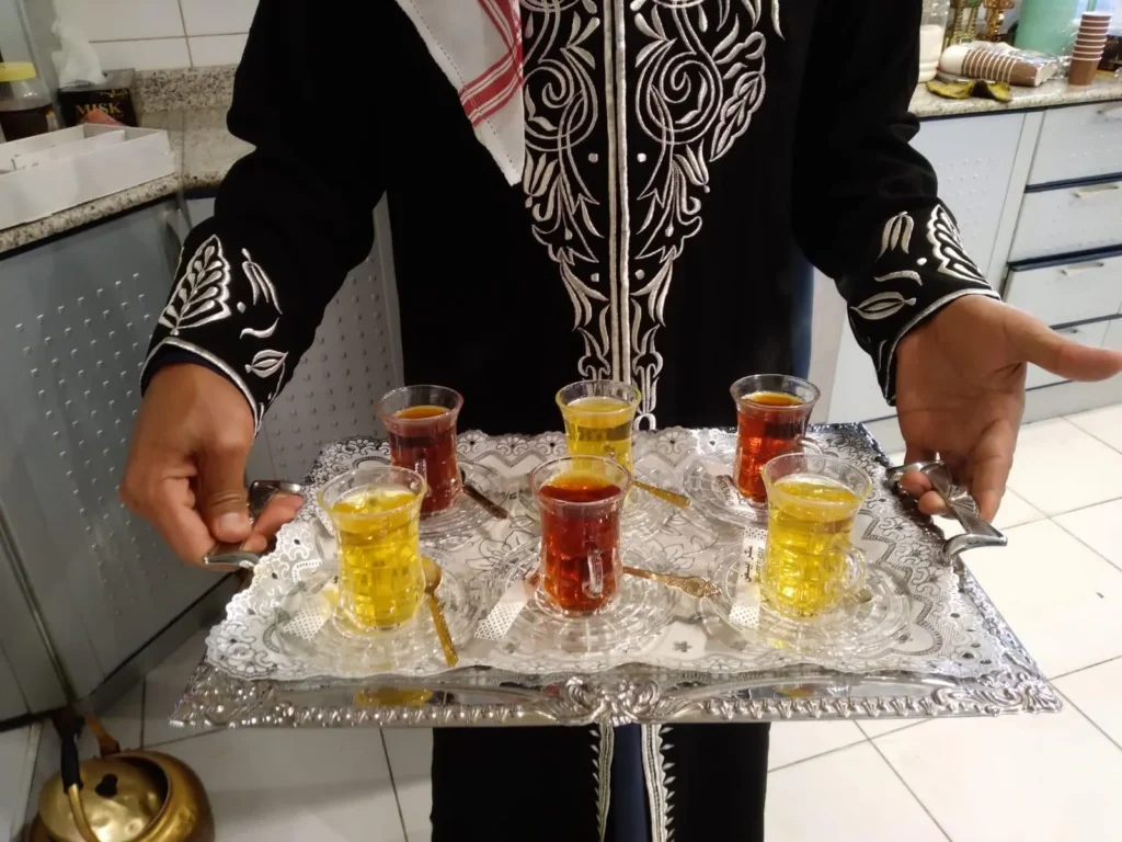 خدمة ضيافة شاي وقهوة الكويت للمناسبات والأفراح